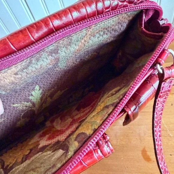 Brighton vintage Red Croc Embossed Leather Heart Purse Adjustable Crossbody - Picture 8 of 13